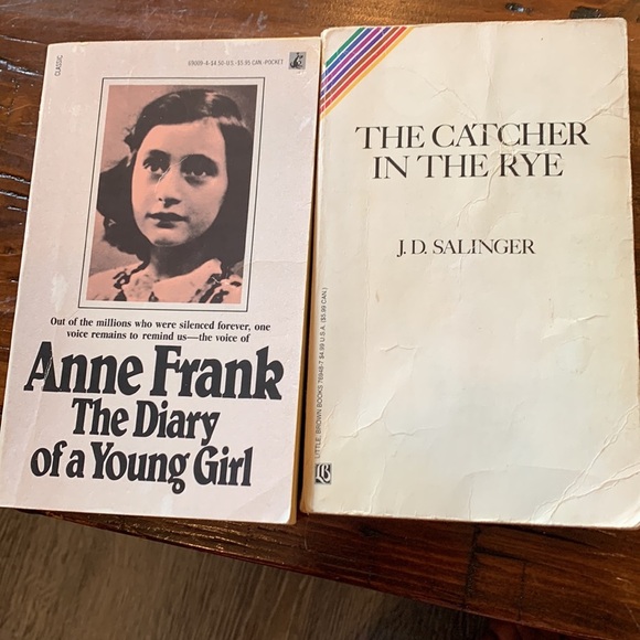 Set of two soft cover books. B7 - Picture 1 of 4